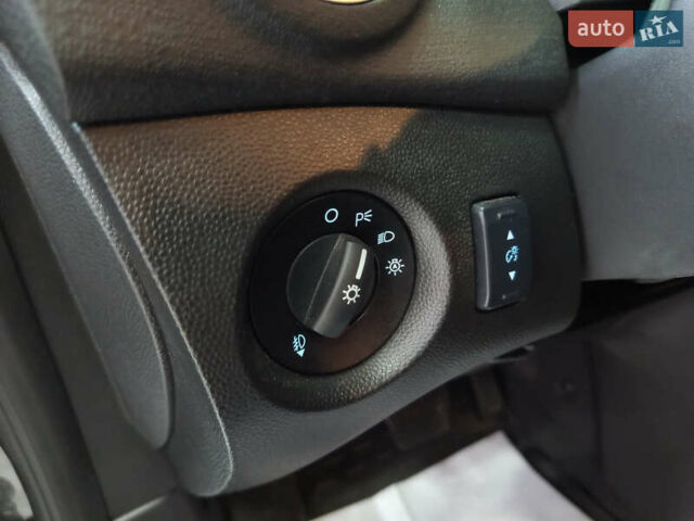 Серый Форд Фиеста, объемом двигателя 1.6 л и пробегом 41 тыс. км за 9200 $, фото 11 на Automoto.ua