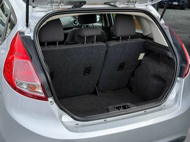 Серый Форд Фиеста, объемом двигателя 1.6 л и пробегом 160 тыс. км за 9300 $, фото 20 на Automoto.ua