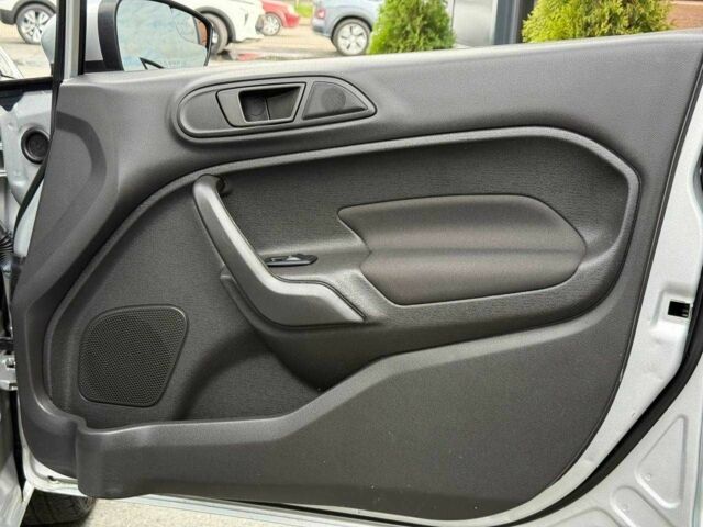 Серый Форд Фиеста, объемом двигателя 1.6 л и пробегом 160 тыс. км за 9300 $, фото 22 на Automoto.ua