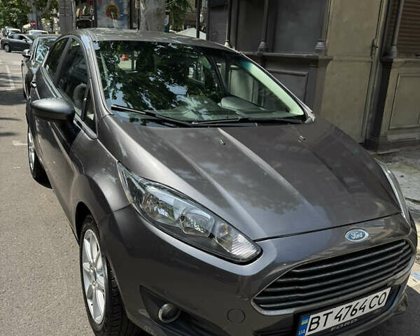 Серый Форд Фиеста, объемом двигателя 1.6 л и пробегом 39 тыс. км за 10000 $, фото 1 на Automoto.ua