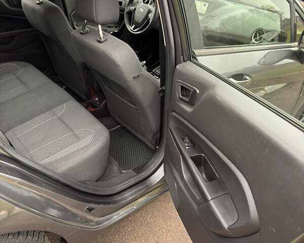 Сірий Форд Фієста, об'ємом двигуна 1.6 л та пробігом 124 тис. км за 9200 $, фото 12 на Automoto.ua