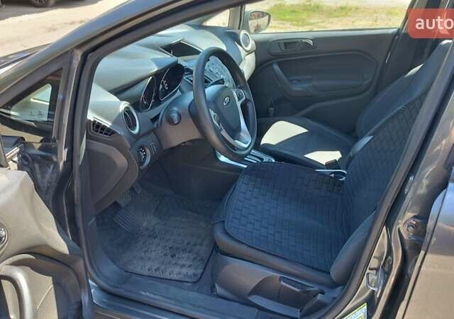 Серый Форд Фиеста, объемом двигателя 1.6 л и пробегом 85 тыс. км за 8500 $, фото 2 на Automoto.ua