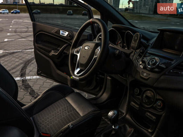 Серый Форд Фиеста, объемом двигателя 1.6 л и пробегом 85 тыс. км за 12500 $, фото 44 на Automoto.ua