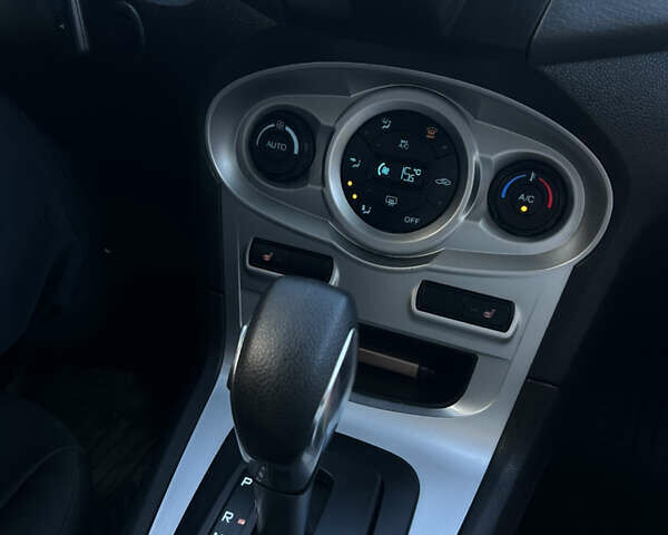 Серый Форд Фиеста, объемом двигателя 1.6 л и пробегом 157 тыс. км за 8900 $, фото 12 на Automoto.ua