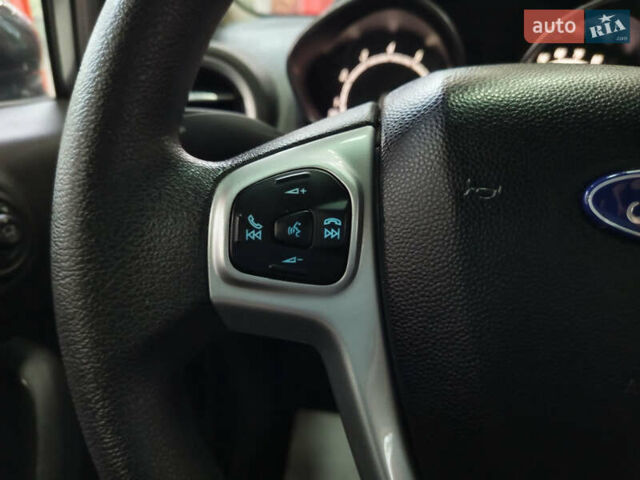 Серый Форд Фиеста, объемом двигателя 1.6 л и пробегом 41 тыс. км за 9200 $, фото 30 на Automoto.ua