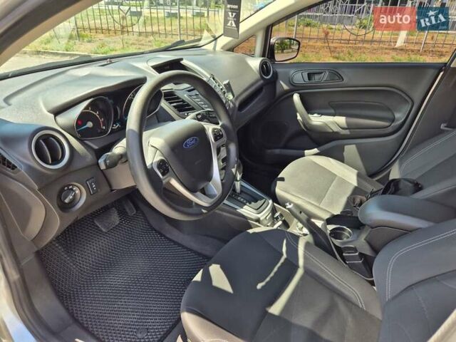 Серый Форд Фиеста, объемом двигателя 1.6 л и пробегом 122 тыс. км за 9900 $, фото 23 на Automoto.ua