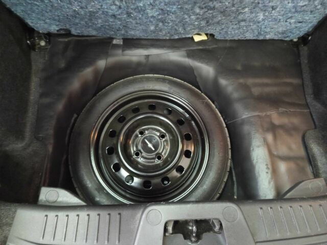 Серый Форд Фиеста, объемом двигателя 1.6 л и пробегом 41 тыс. км за 9200 $, фото 19 на Automoto.ua