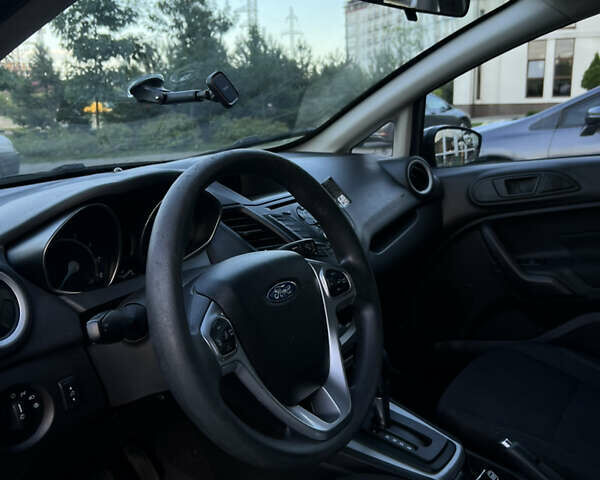 Серый Форд Фиеста, объемом двигателя 1.6 л и пробегом 157 тыс. км за 8900 $, фото 6 на Automoto.ua