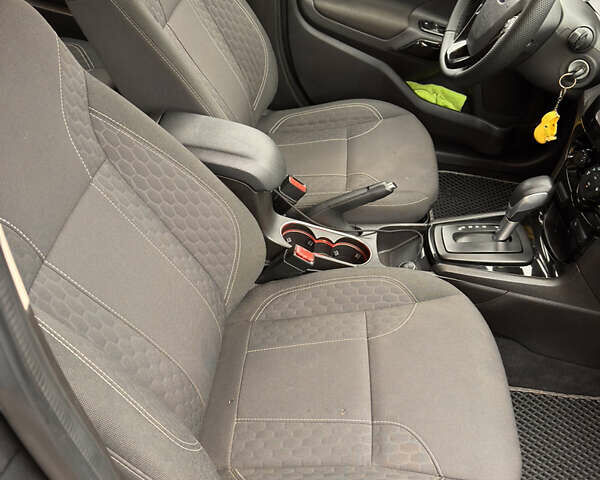 Сірий Форд Фієста, об'ємом двигуна 1.6 л та пробігом 124 тис. км за 9200 $, фото 10 на Automoto.ua