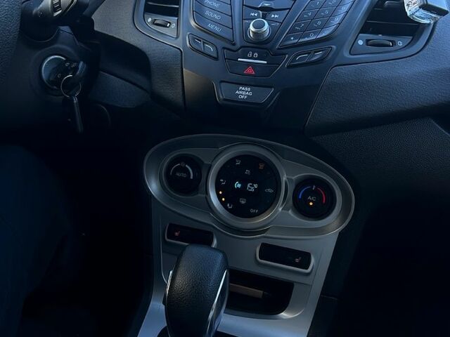 Серый Форд Фиеста, объемом двигателя 1.6 л и пробегом 157 тыс. км за 8900 $, фото 4 на Automoto.ua