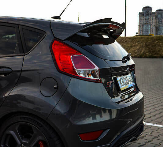 Серый Форд Фиеста, объемом двигателя 1.6 л и пробегом 85 тыс. км за 12500 $, фото 22 на Automoto.ua