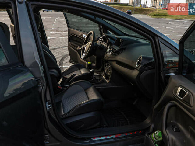 Серый Форд Фиеста, объемом двигателя 1.6 л и пробегом 85 тыс. км за 12500 $, фото 39 на Automoto.ua