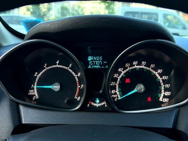 Серый Форд Фиеста, объемом двигателя 1.6 л и пробегом 157 тыс. км за 8900 $, фото 6 на Automoto.ua