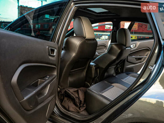 Серый Форд Фиеста, объемом двигателя 1.6 л и пробегом 85 тыс. км за 12500 $, фото 30 на Automoto.ua