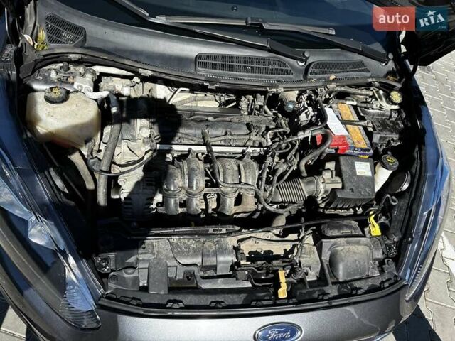 Серый Форд Фиеста, объемом двигателя 1.6 л и пробегом 86 тыс. км за 8800 $, фото 8 на Automoto.ua