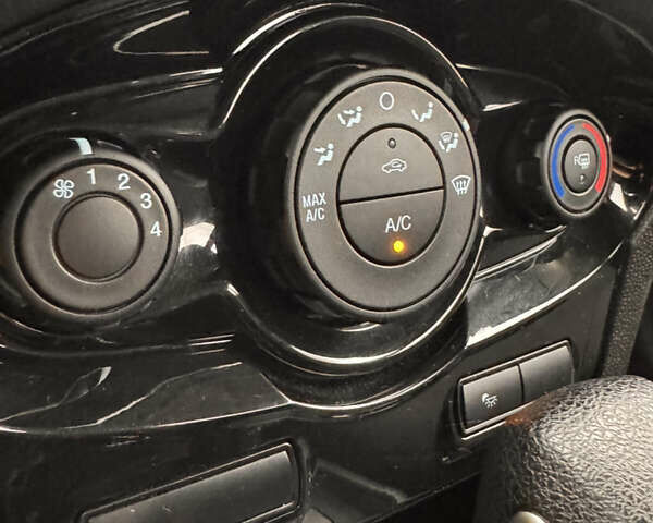 Сірий Форд Фієста, об'ємом двигуна 1.6 л та пробігом 124 тис. км за 9200 $, фото 16 на Automoto.ua