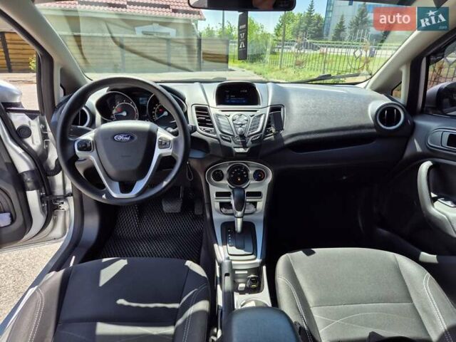 Серый Форд Фиеста, объемом двигателя 1.6 л и пробегом 122 тыс. км за 9900 $, фото 6 на Automoto.ua