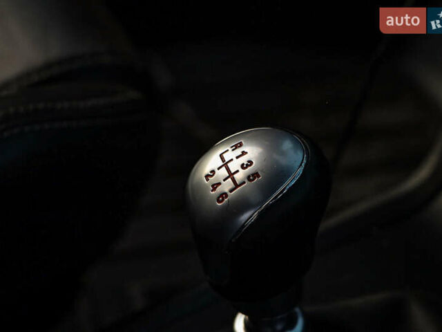 Серый Форд Фиеста, объемом двигателя 1.6 л и пробегом 85 тыс. км за 12500 $, фото 41 на Automoto.ua