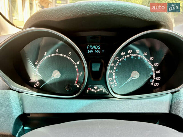 Серый Форд Фиеста, объемом двигателя 1.6 л и пробегом 39 тыс. км за 10000 $, фото 4 на Automoto.ua