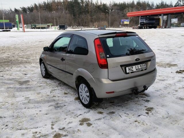 Серый Форд Фиеста, объемом двигателя 1.4 л и пробегом 250 тыс. км за 1600 $, фото 2 на Automoto.ua