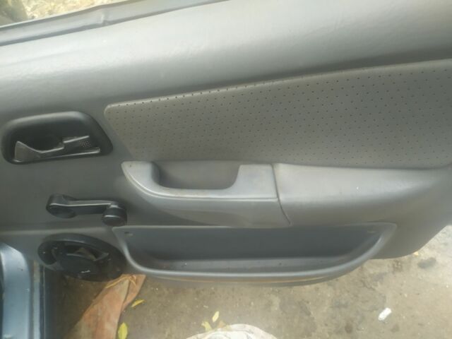 Серый Форд Фиеста, объемом двигателя 2 л и пробегом 666 тыс. км за 549 $, фото 4 на Automoto.ua