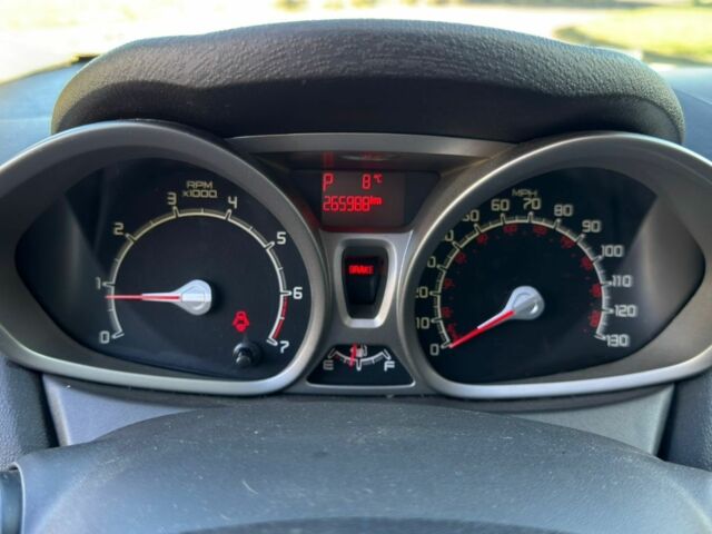 Серый Форд Фиеста, объемом двигателя 1.6 л и пробегом 266 тыс. км за 5700 $, фото 14 на Automoto.ua