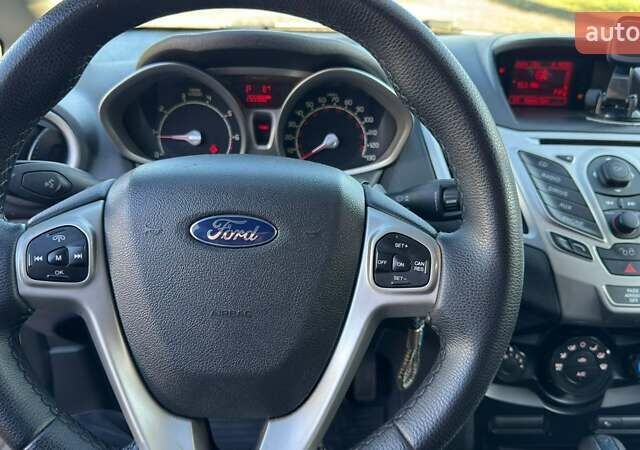 Серый Форд Фиеста, объемом двигателя 1.6 л и пробегом 266 тыс. км за 5700 $, фото 12 на Automoto.ua