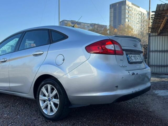 Серый Форд Фиеста, объемом двигателя 1.6 л и пробегом 266 тыс. км за 5700 $, фото 2 на Automoto.ua