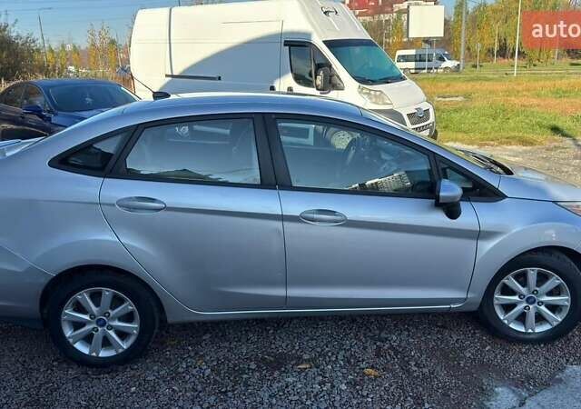 Серый Форд Фиеста, объемом двигателя 1.6 л и пробегом 266 тыс. км за 5700 $, фото 5 на Automoto.ua