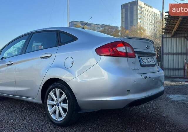 Серый Форд Фиеста, объемом двигателя 1.6 л и пробегом 266 тыс. км за 5700 $, фото 1 на Automoto.ua