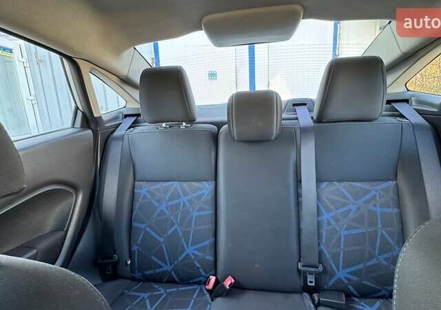 Серый Форд Фиеста, объемом двигателя 1.6 л и пробегом 266 тыс. км за 5700 $, фото 15 на Automoto.ua