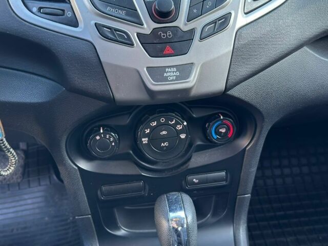 Серый Форд Фиеста, объемом двигателя 1.6 л и пробегом 266 тыс. км за 5700 $, фото 15 на Automoto.ua