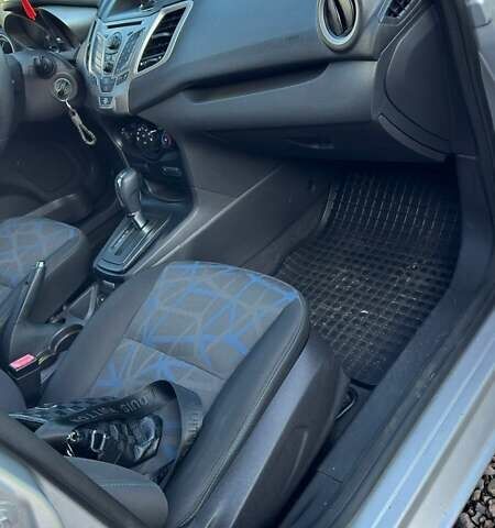 Серый Форд Фиеста, объемом двигателя 1.6 л и пробегом 266 тыс. км за 5700 $, фото 19 на Automoto.ua