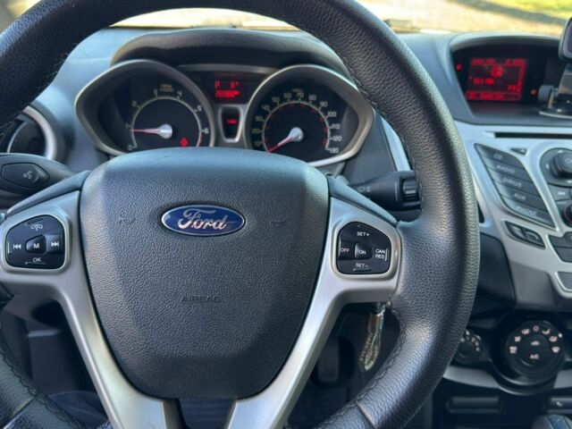 Серый Форд Фиеста, объемом двигателя 1.6 л и пробегом 266 тыс. км за 5700 $, фото 13 на Automoto.ua