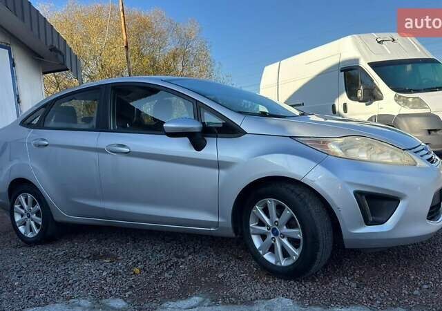 Серый Форд Фиеста, объемом двигателя 1.6 л и пробегом 266 тыс. км за 5700 $, фото 4 на Automoto.ua