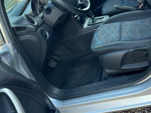 Серый Форд Фиеста, объемом двигателя 1.6 л и пробегом 266 тыс. км за 5700 $, фото 12 на Automoto.ua