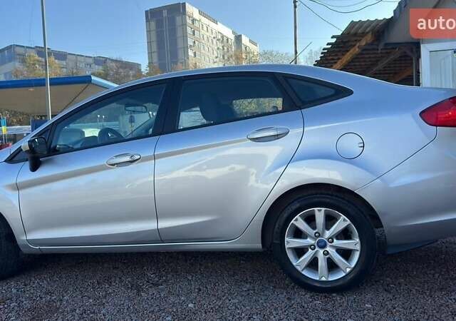 Серый Форд Фиеста, объемом двигателя 1.6 л и пробегом 266 тыс. км за 5700 $, фото 6 на Automoto.ua