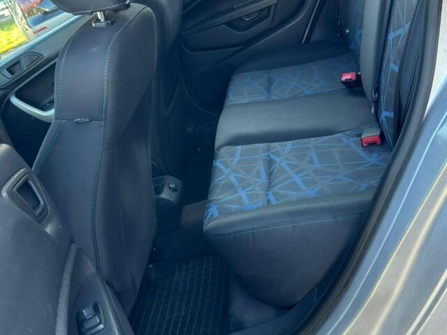 Серый Форд Фиеста, объемом двигателя 1.6 л и пробегом 266 тыс. км за 5700 $, фото 11 на Automoto.ua