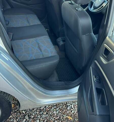 Серый Форд Фиеста, объемом двигателя 1.6 л и пробегом 266 тыс. км за 5700 $, фото 17 на Automoto.ua