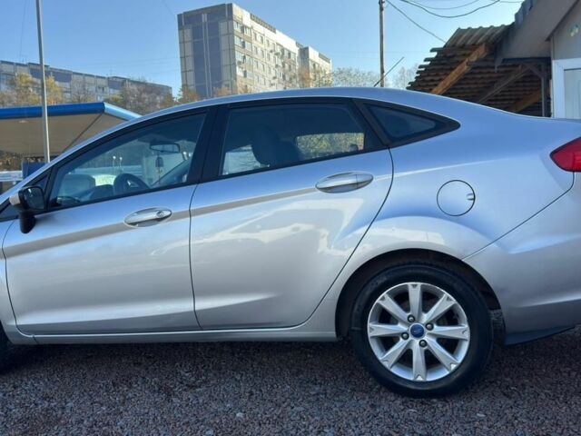 Серый Форд Фиеста, объемом двигателя 1.6 л и пробегом 266 тыс. км за 5700 $, фото 7 на Automoto.ua