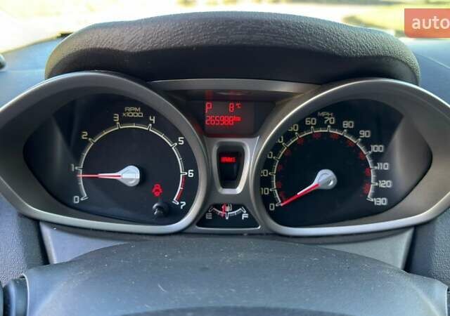 Серый Форд Фиеста, объемом двигателя 1.6 л и пробегом 266 тыс. км за 5700 $, фото 13 на Automoto.ua