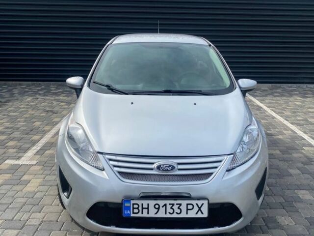Серый Форд Фиеста, объемом двигателя 1.6 л и пробегом 240 тыс. км за 4600 $, фото 6 на Automoto.ua