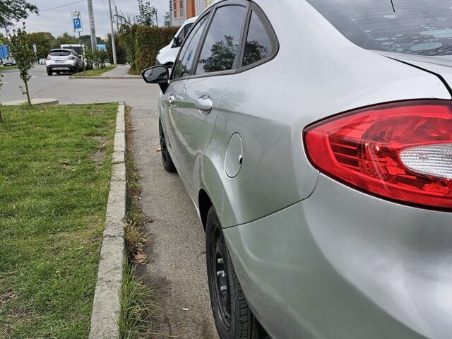 Сірий Форд Фієста, об'ємом двигуна 1.6 л та пробігом 131 тис. км за 4800 $, фото 1 на Automoto.ua