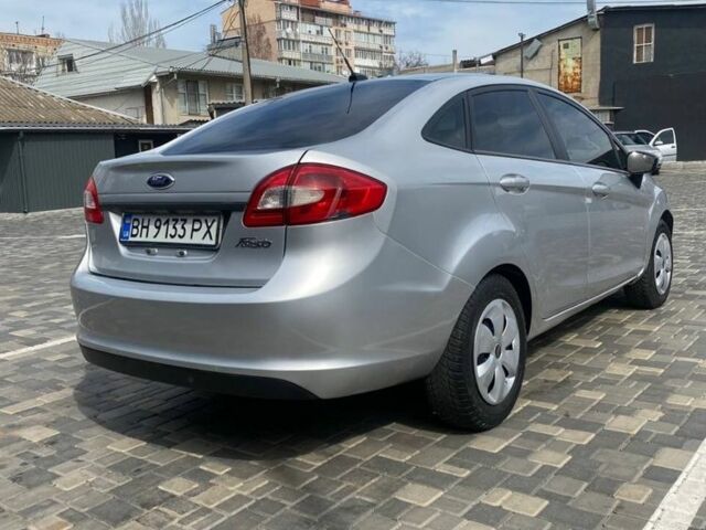 Серый Форд Фиеста, объемом двигателя 1.6 л и пробегом 240 тыс. км за 4600 $, фото 3 на Automoto.ua