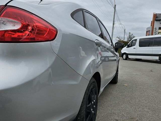 Сірий Форд Фієста, об'ємом двигуна 1.6 л та пробігом 131 тис. км за 4800 $, фото 4 на Automoto.ua