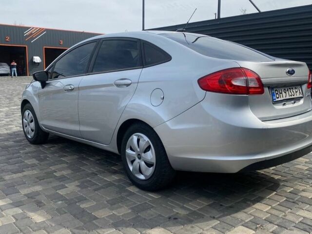 Серый Форд Фиеста, объемом двигателя 1.6 л и пробегом 240 тыс. км за 4600 $, фото 4 на Automoto.ua