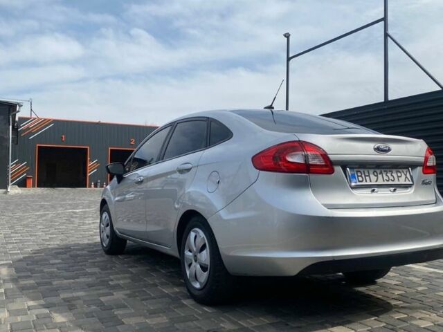 Серый Форд Фиеста, объемом двигателя 1.6 л и пробегом 240 тыс. км за 4600 $, фото 2 на Automoto.ua