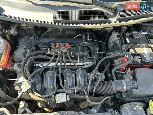 Серый Форд Фиеста, объемом двигателя 1.6 л и пробегом 189 тыс. км за 7000 $, фото 1 на Automoto.ua