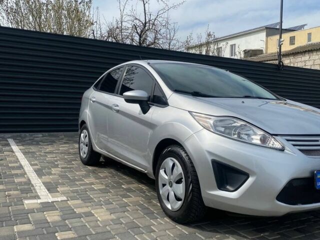 Серый Форд Фиеста, объемом двигателя 1.6 л и пробегом 240 тыс. км за 4600 $, фото 5 на Automoto.ua