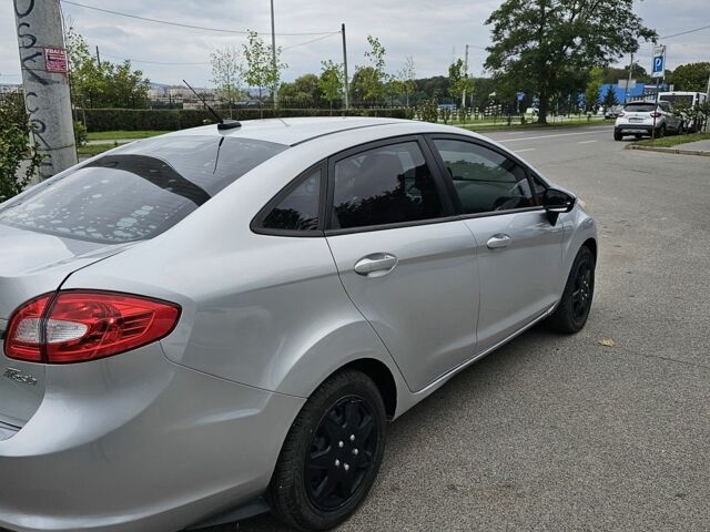 Сірий Форд Фієста, об'ємом двигуна 1.6 л та пробігом 131 тис. км за 4800 $, фото 3 на Automoto.ua